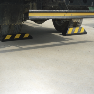 Tope Vehicular 55cm | Para Camion | Estacionamiento | Color Negro-Amarillo.